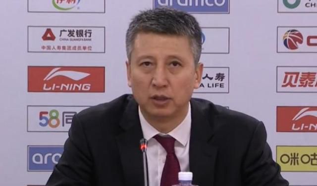 斯科尔斯在节目中谈到了曼联的进攻，指出曼联前锋进球难以及两个边锋比较自私的问题。